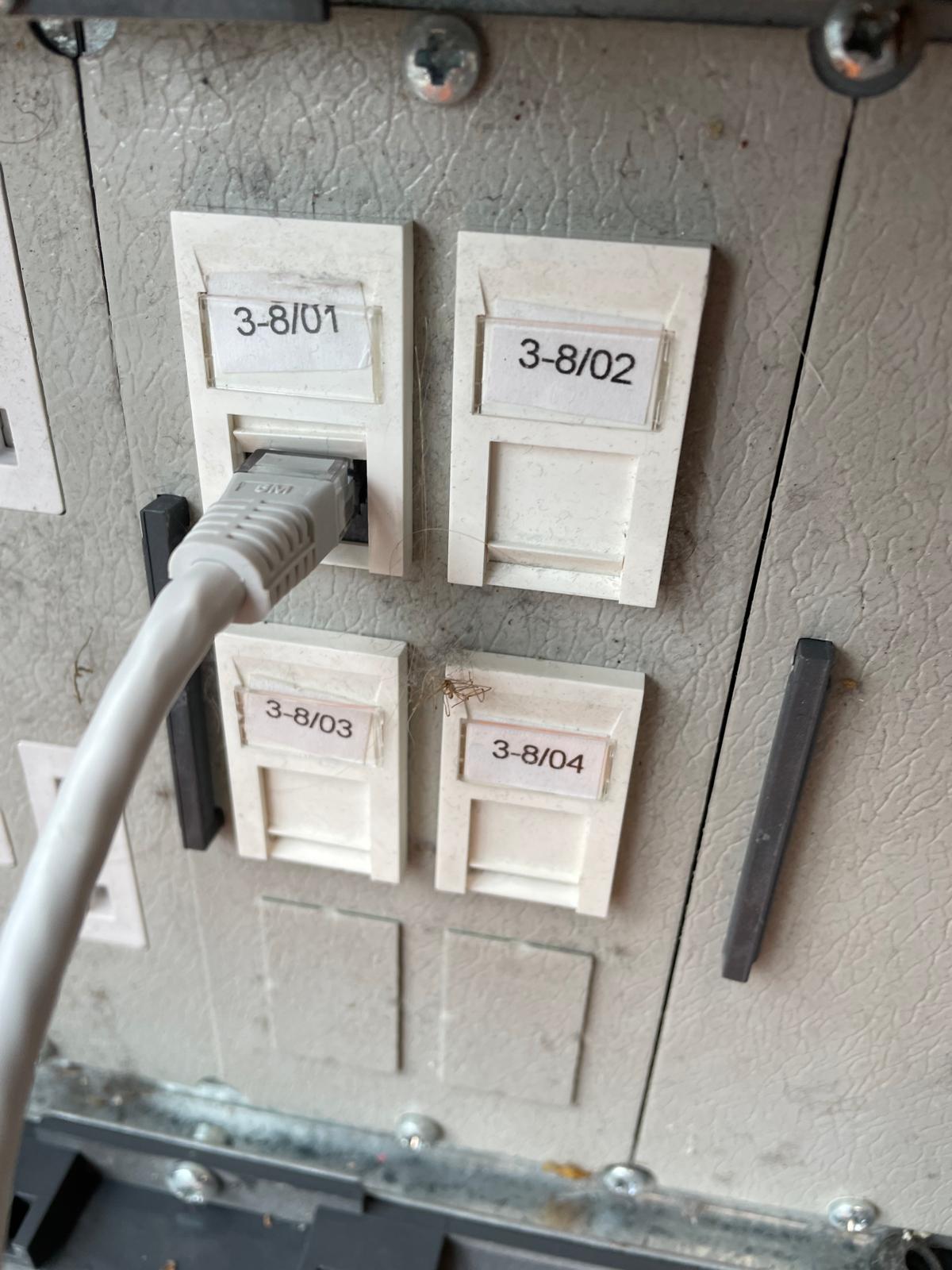 Data network cabling – image 1