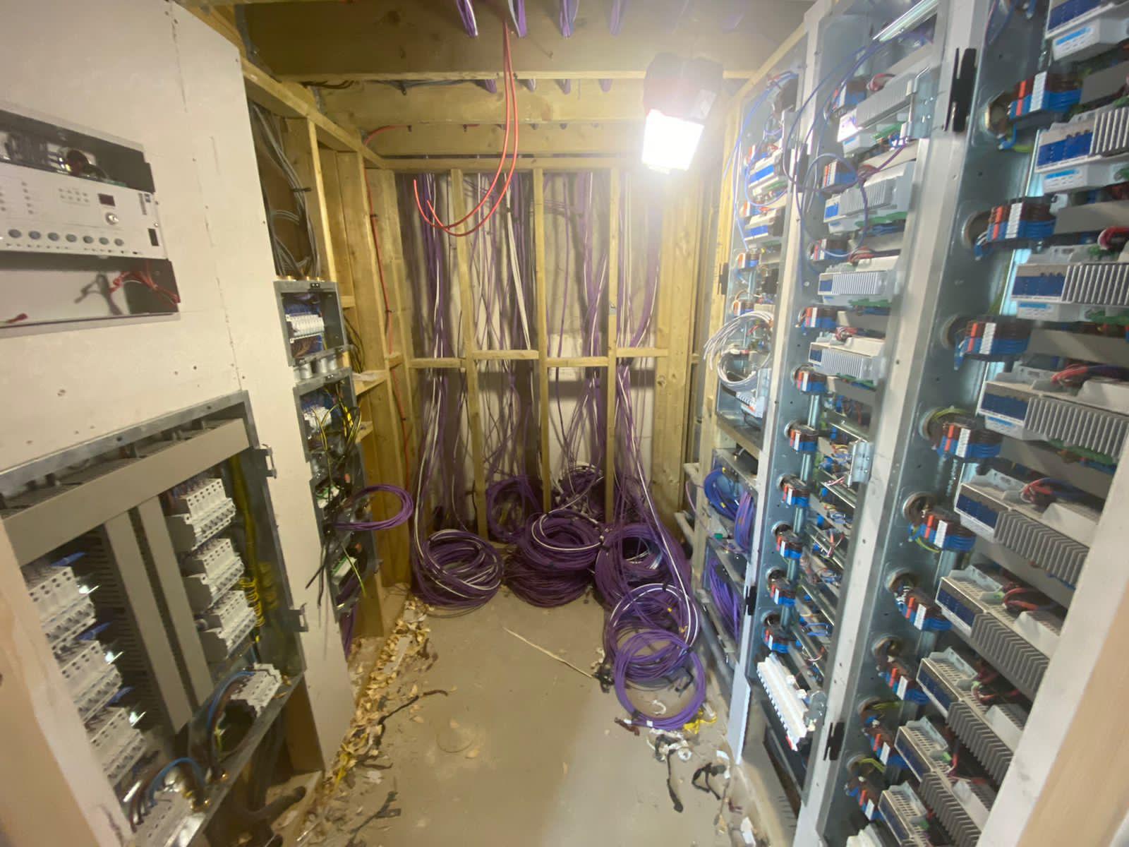 Data network cabling – image 2